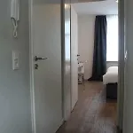 Singapore-chillinghouse # 7, 3 Min.vom Ice,netflix Зигбург