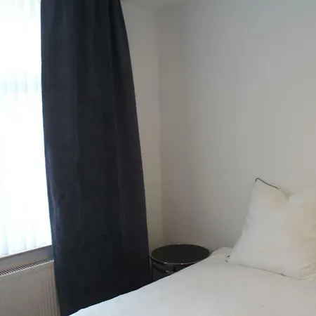 Апартаменты Singapore-chillinghouse # 7, 3 Min.vom Ice,netflix