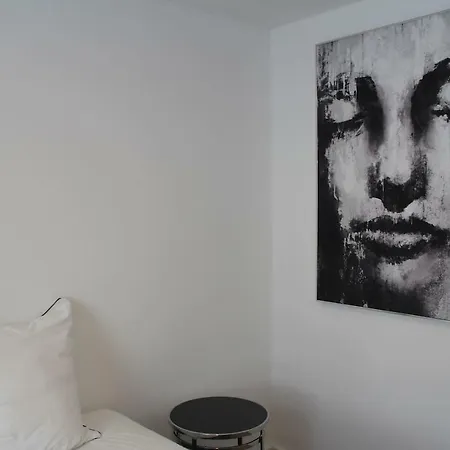 Singapore-chillinghouse # 7, 3 Min.vom Ice,netflix Apartment Siegburg