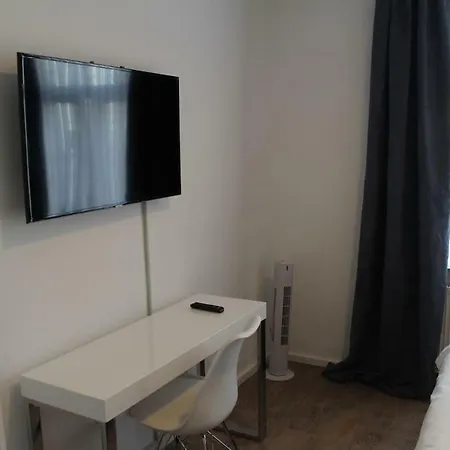 Singapore-chillinghouse # 7, 3 Min.vom Ice,netflix Зигбург