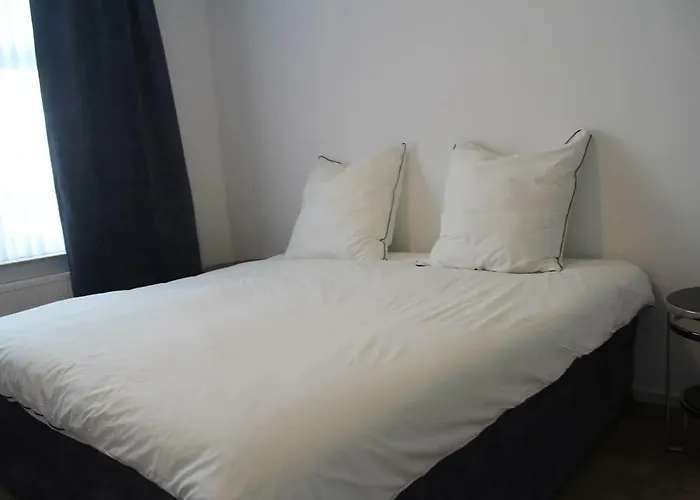 Singapore-chillinghouse # 7, 3 Min.vom Ice,netflix *