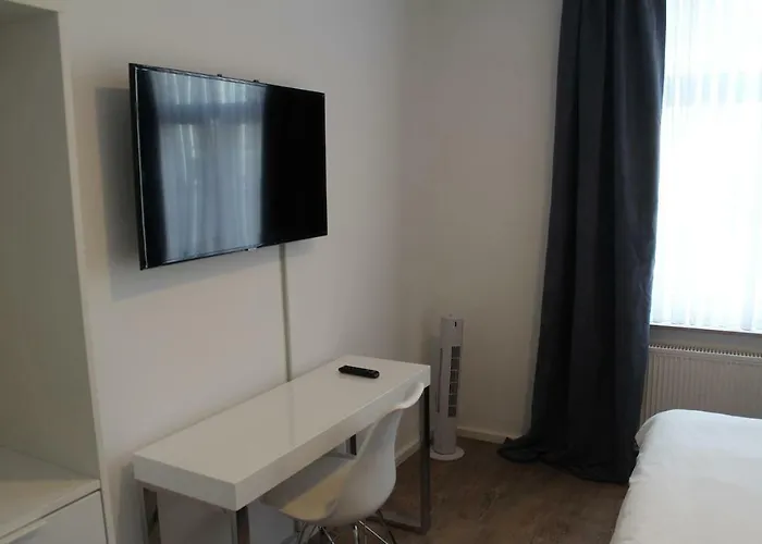 Singapore-chillinghouse # 7, 3 Min.vom Ice,netflix Siegburg